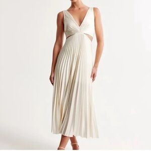 Abercrombie & Fitch Ivory Pleated V-Neck Maxi Dress